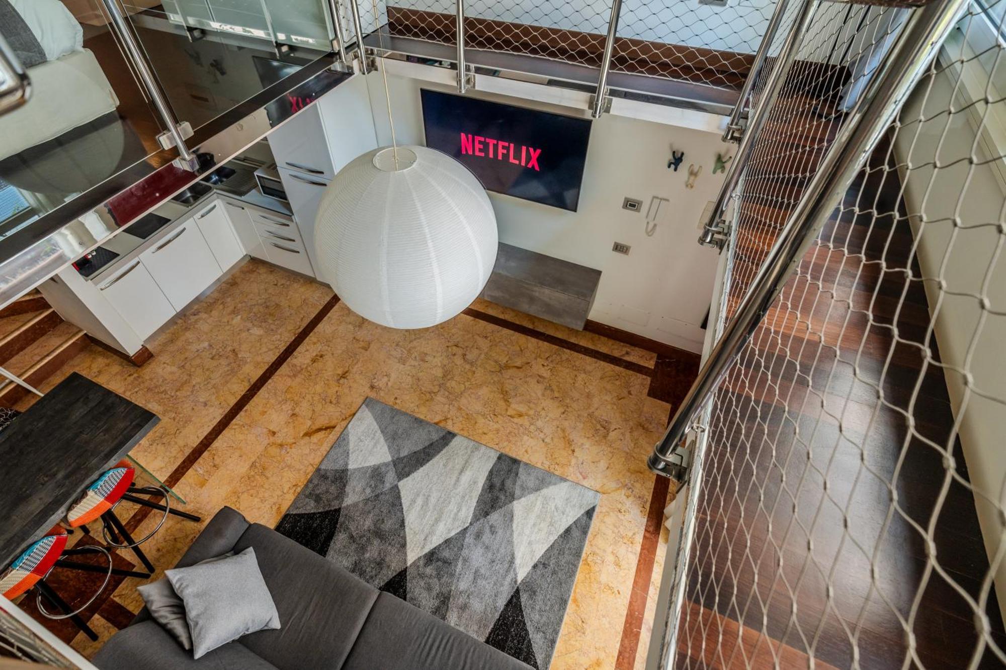 Loft Elegante In Centro In Zona Signorile - Davanti Metro *